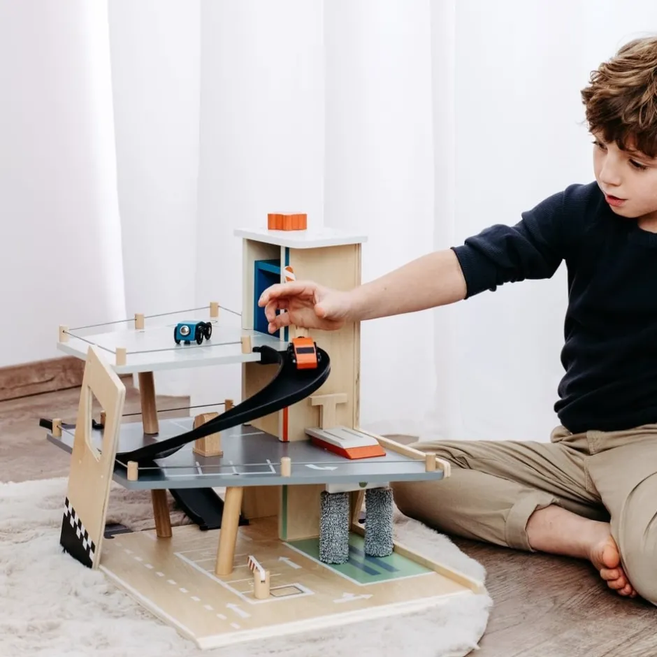 garage__voitures_en_bois__1.webp Small Foot Véhicules Et Garages>Garage à Voitures en Bois pour Enfant