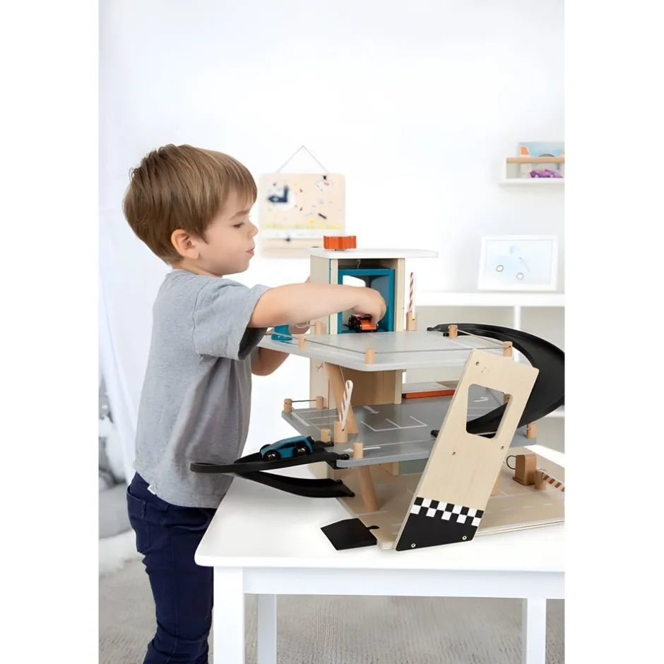 garage__voitures_en_bois__2.webp Small Foot Véhicules Et Garages>Garage à Voitures en Bois pour Enfant