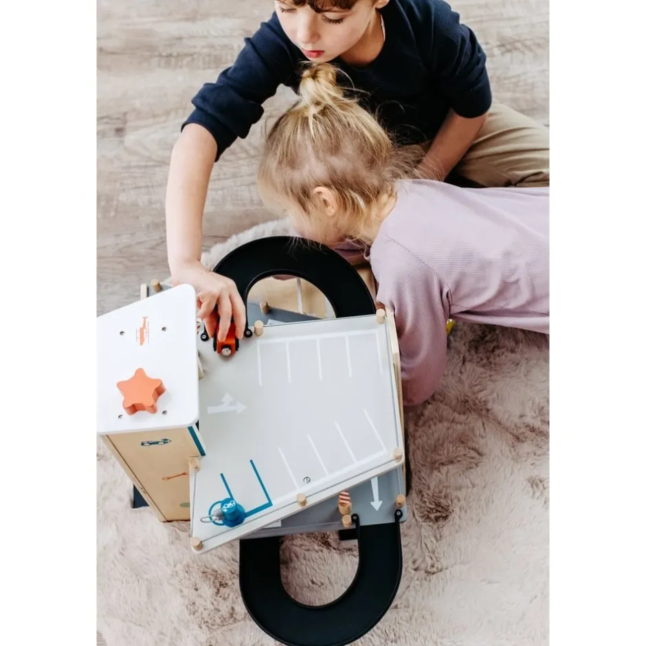 garage__voitures_en_bois__5.webp Small Foot Véhicules Et Garages>Garage à Voitures en Bois pour Enfant