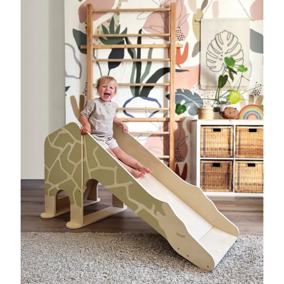 toboggan_dintrieur_en_boi_1.webp Small Foot Mobilier Enfant | Sport Et Activités D'extérieur>Toboggan d'intérieur en Bois Girafe pour Enfant
