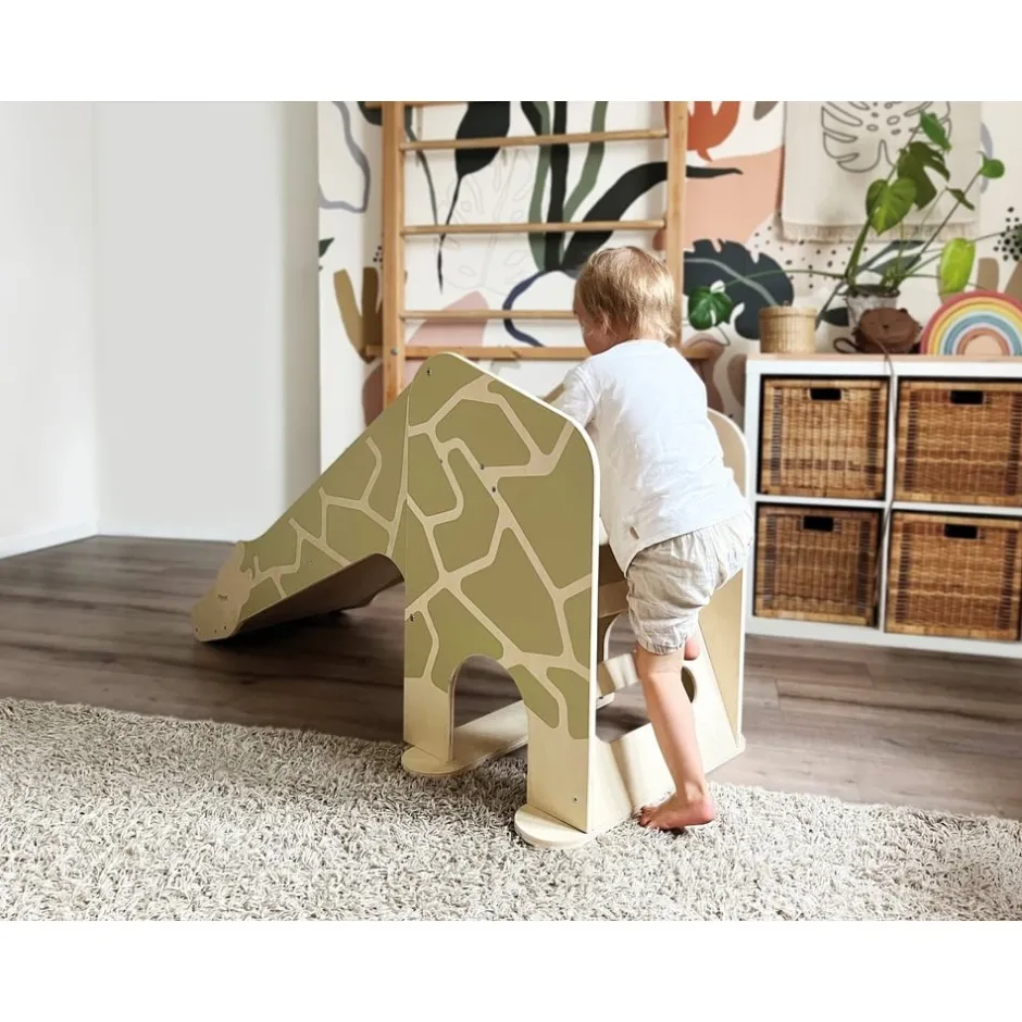 toboggan_dintrieur_en_boi_2.webp Small Foot Mobilier Enfant | Sport Et Activités D'extérieur>Toboggan d'intérieur en Bois Girafe pour Enfant