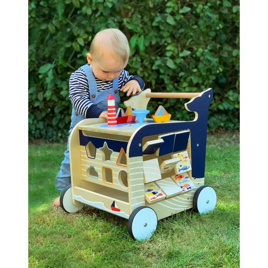 trotteur_voyage_marin_en__17.webp Small Foot Trotteurs Et Chariots De Marche>Trotteur Voyage Marin en Bois pour Bébé